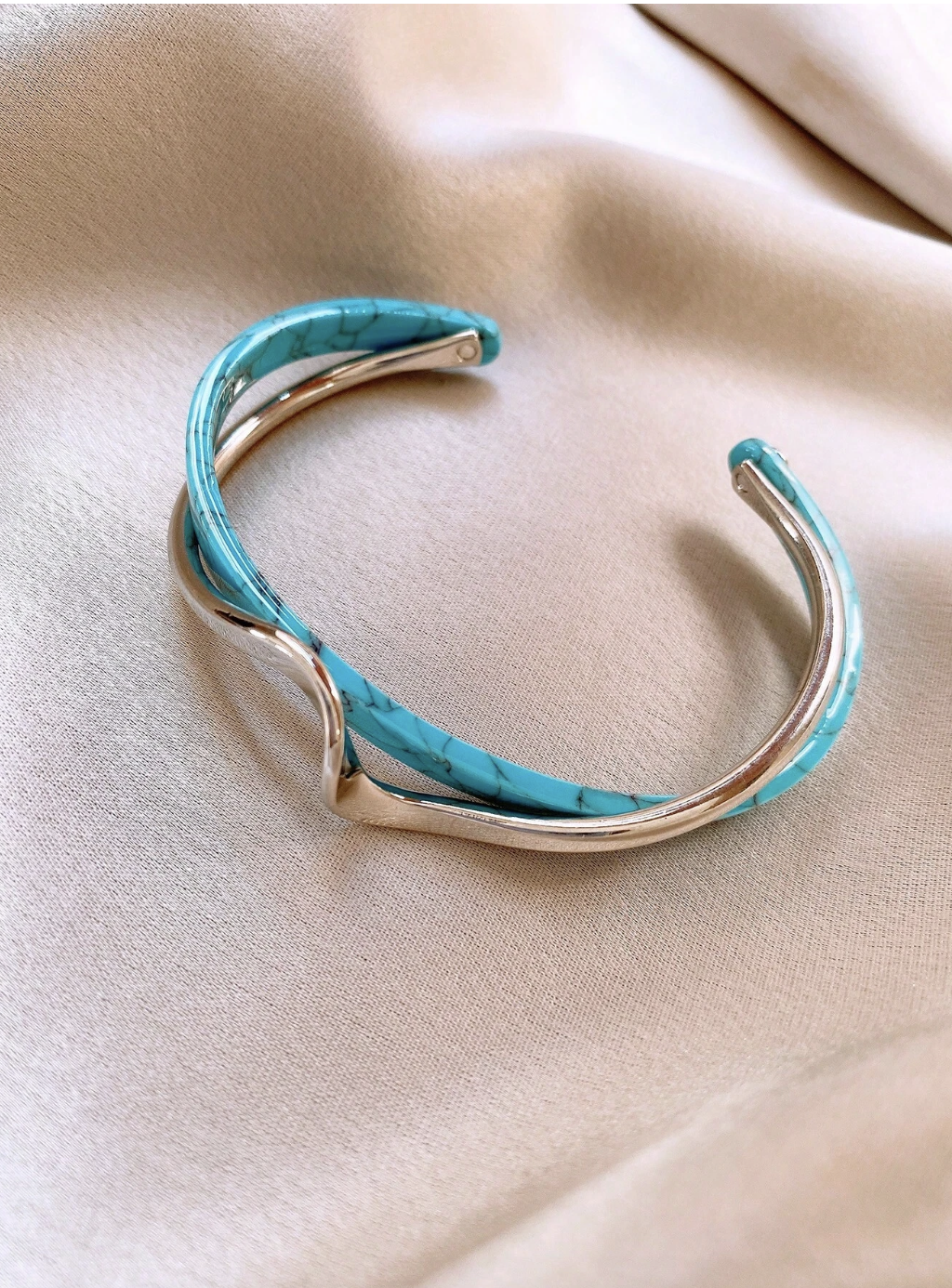 Andkiss Contrast Blue Bent Bangle