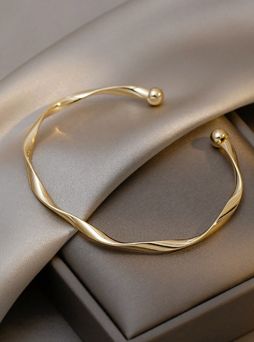 Twist metalic cuff bangle