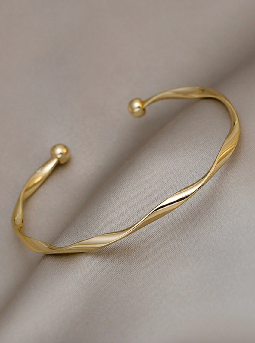 Twist metalic cuff bangle